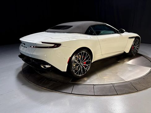 Used 2023 Aston Martin DB11 Volante RWD image 4