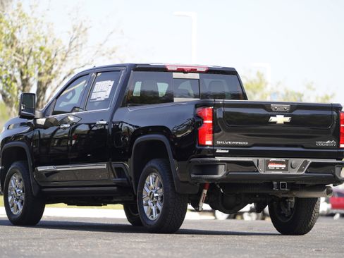 New 2026 Chevrolet Silverado 2500 High Country w/ High Country Premium Package AWD/4WD image 3