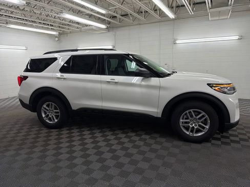 New 2026 Ford Explorer Active RWD image 2