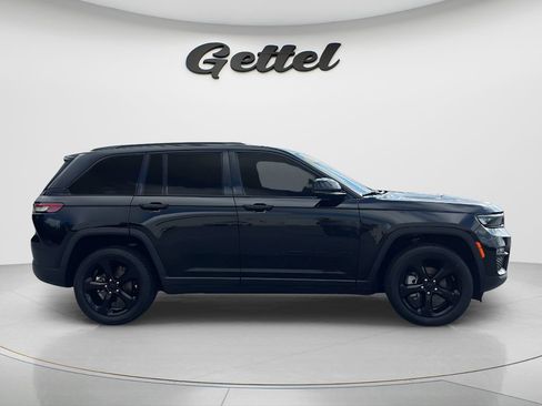 Used 2023 Jeep Grand Cherokee Limited w/ Black Appearance Package AWD/4WD image 4