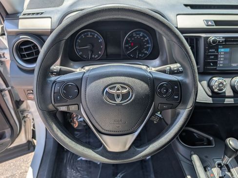 Used 2018 Toyota RAV4 LE AWD/4WD image 15