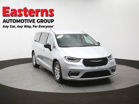 Used 2024 Chrysler Pacifica Touring-L FWD image 52