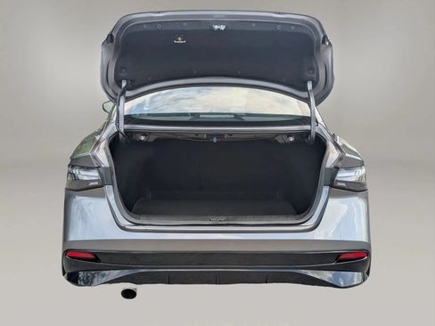 Used 2026 Nissan Sentra SR w/ Floor Mat Package FWD image 9