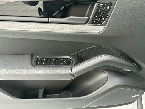 New 2026 Porsche Cayenne image 27