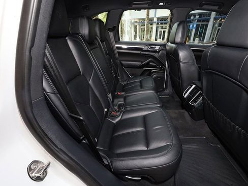 Used 2018 Porsche Cayenne Platinum Edition image 29