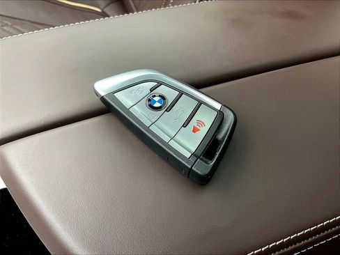 Used 2023 BMW M550i xDrive w/ Executive Package AWD/4WD image 35