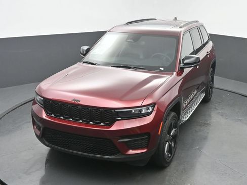 Used 2024 Jeep Grand Cherokee Altitude AWD/4WD image 41