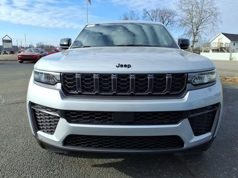 New 2026 Jeep Grand Cherokee Altitude AWD/4WD image 2