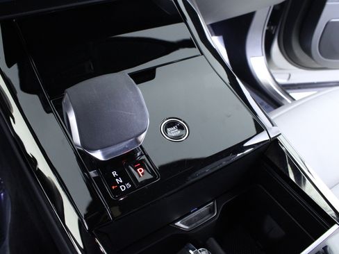 Used 2025 Land Rover Range Rover Sport image 30