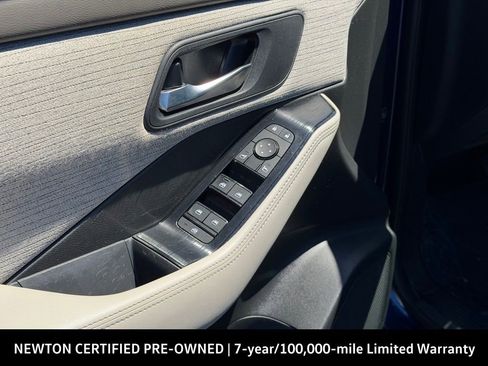 Used 2023 Nissan Rogue SV FWD image 14