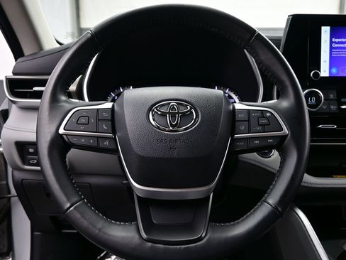 Used 2023 Toyota Highlander XLE AWD/4WD image 26