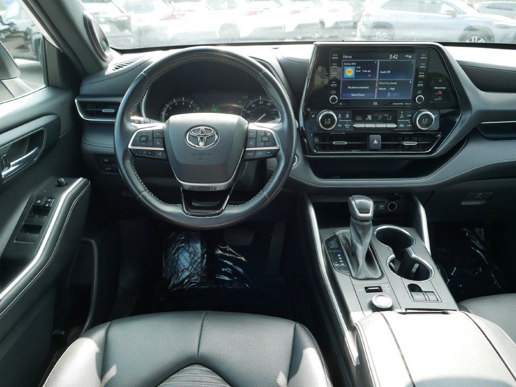 Used 2021 Toyota Highlander XSE AWD/4WD image 12