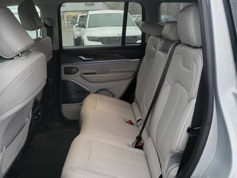 Used 2022 Jeep Grand Cherokee Overland image 15