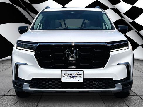 Used 2024 Honda Pilot Touring image 3