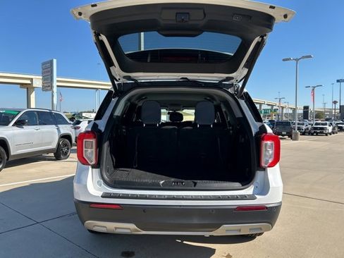 Used 2023 Ford Explorer XLT w/ Equipment Group 202A image 9