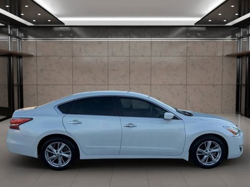 Used 2014 Nissan Altima 2.5 SV image 15