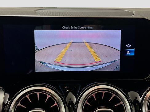 Certified 2021 Mercedes-Benz GLB 250 4MATIC image 17