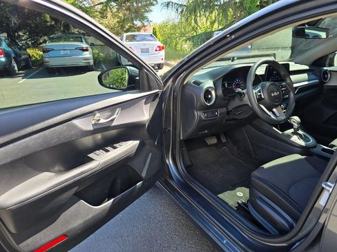 Used 2022 Kia Forte LXS FWD image 6