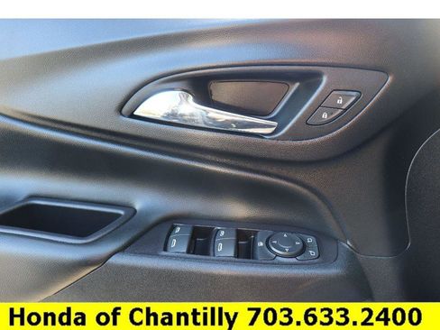 Used 2020 Chevrolet Equinox LT image 16