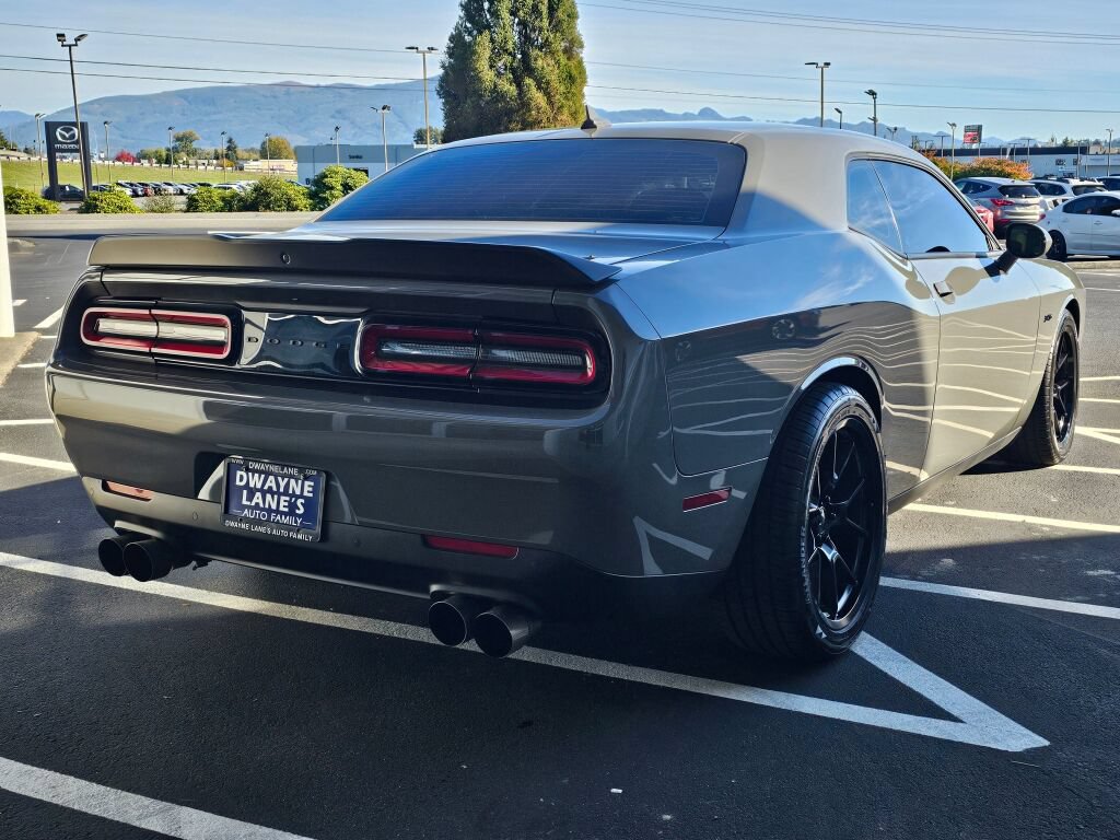 Used 2023 Dodge Challenger R/T RWD image 5