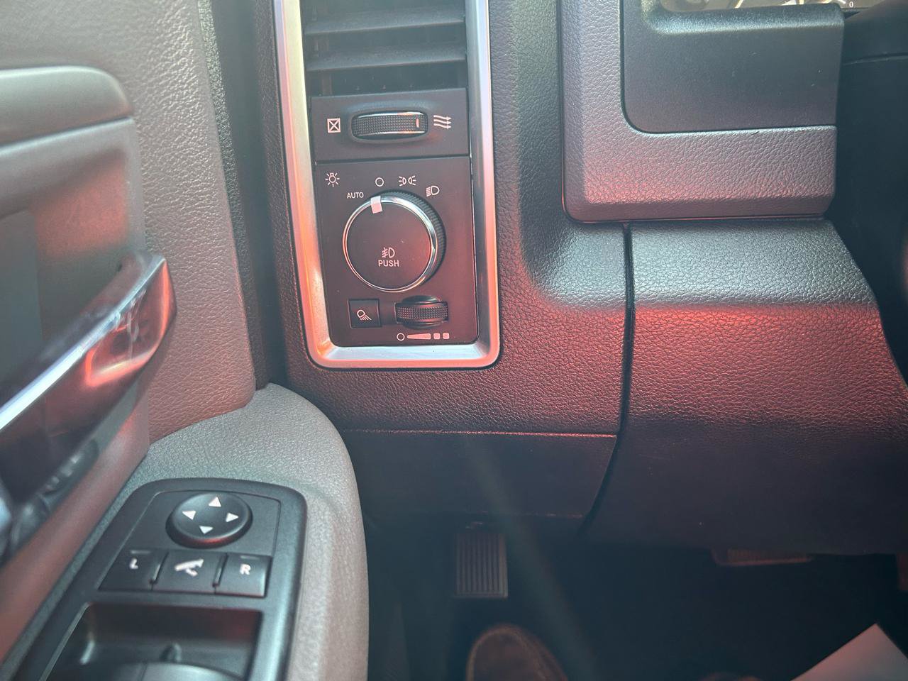 Used 2019 RAM 1500 Classic SLT w/ Black Appearance Group AWD/4WD image 25