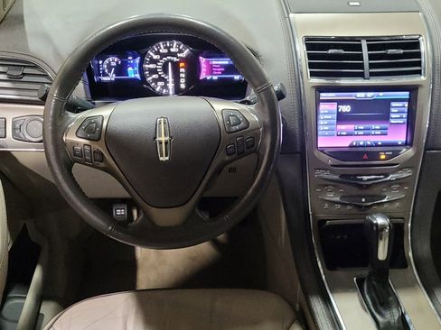 Used 2013 Lincoln MKX image 22