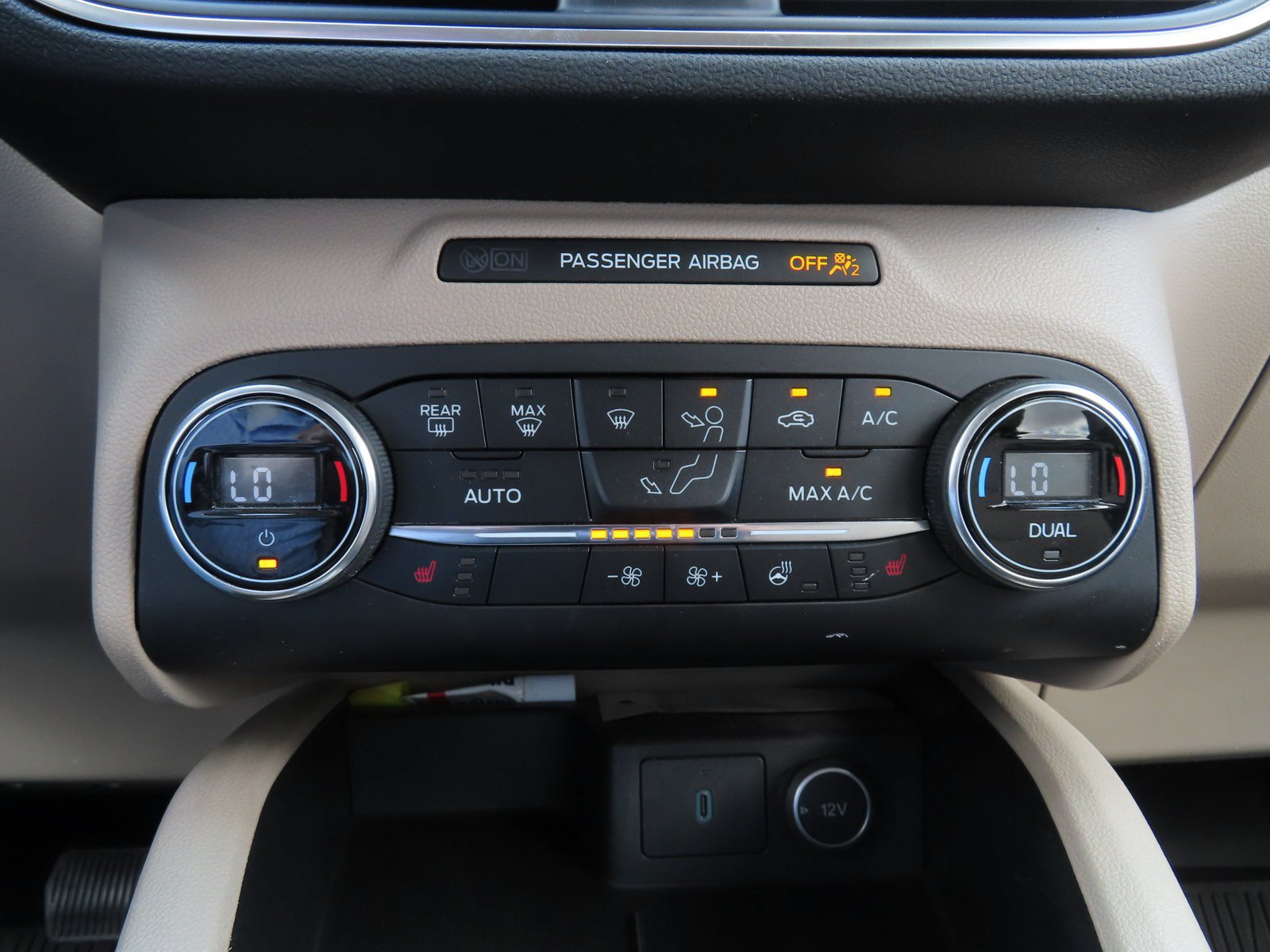 Used 2020 Ford Escape Titanium AWD/4WD image 31