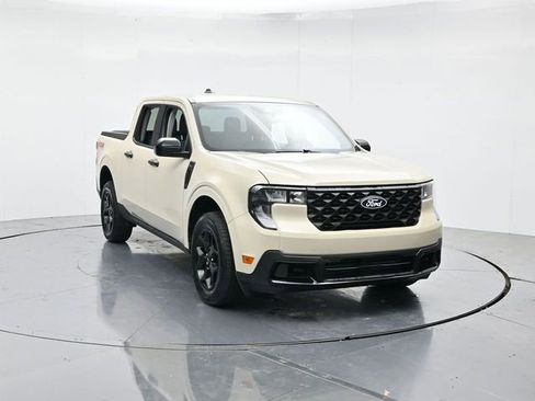 Certified 2025 Ford Maverick XLT w/ XLT Luxury Package AWD/4WD image 4