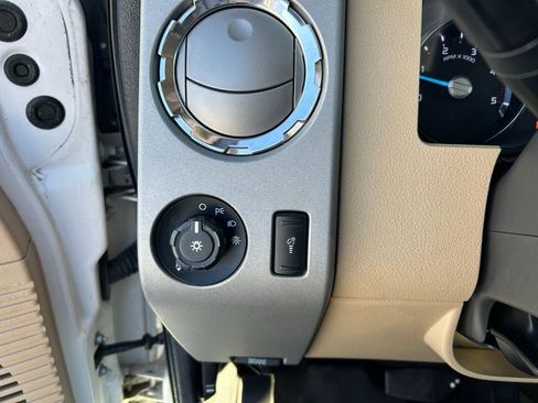 Used 2015 Ford F250 Lariat w/ Lariat Ultimate Package image 25