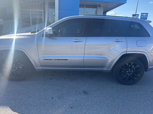 Used 2020 Jeep Grand Cherokee Altitude image 5