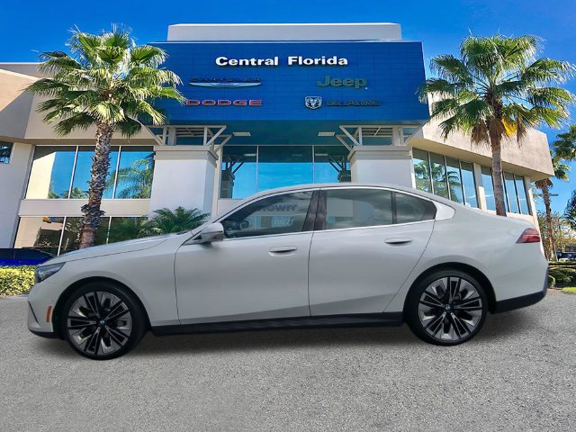 Used 2025 BMW 530i w/ Premium Package RWD image 8