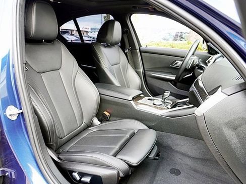 Used 2022 BMW 330i Sedan w/ Driving Assistance Package image 13