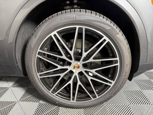 New 2025 Porsche Cayenne Coupe image 14