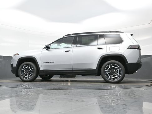 New 2026 Jeep Cherokee Laredo image 12