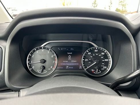 Used 2024 Nissan Titan SV w/ SV Convenience Package AWD/4WD image 24
