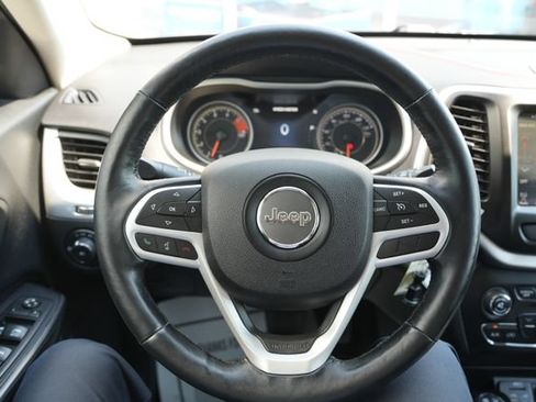 Used 2017 Jeep Cherokee Trailhawk w/ Cold Weather Group AWD/4WD image 27