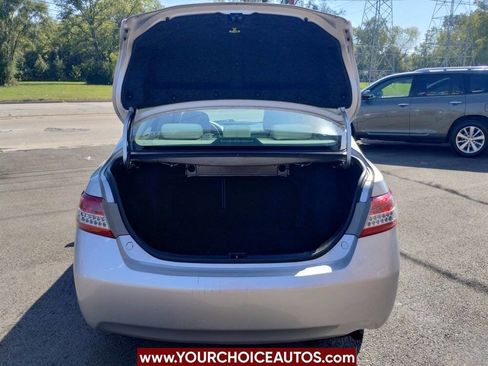 Used 2010 Toyota Camry LE image 9