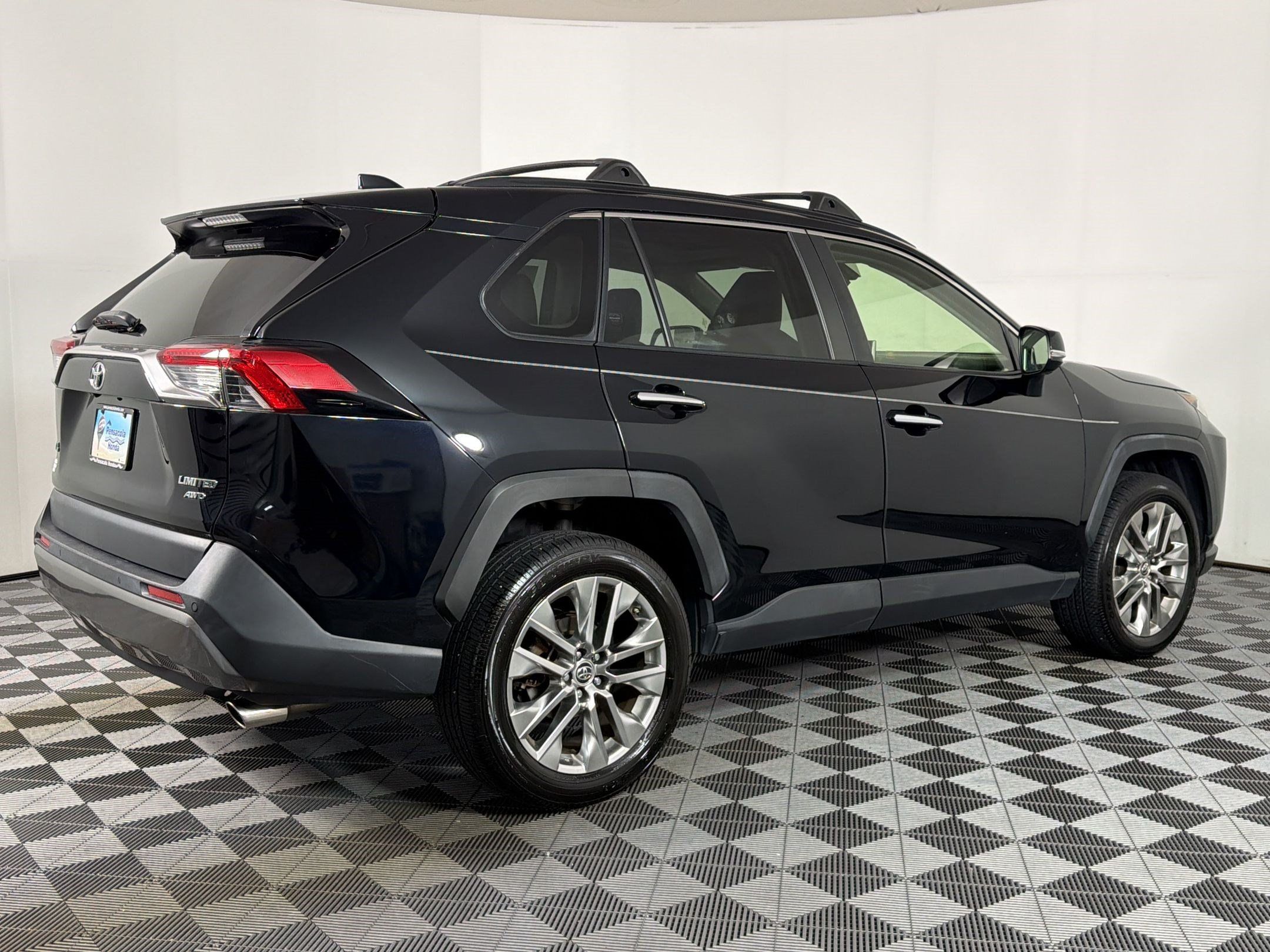 Used 2019 Toyota RAV4 Limited AWD/4WD image 7