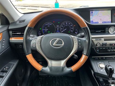 Used 2014 Lexus ES 300h w/ Luxury Package w/Bamboo Trim FWD image 40
