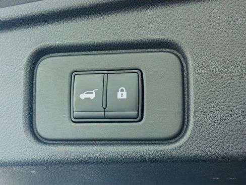 Used 2025 Nissan Pathfinder SV FWD image 30