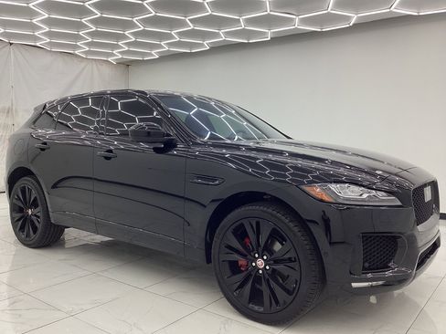 Used 2018 Jaguar F-PACE S image 6