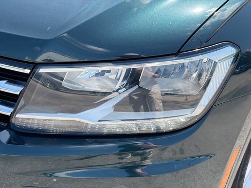 Used 2019 Volkswagen Tiguan SE w/ Panoramic Sunroof Package FWD image 9
