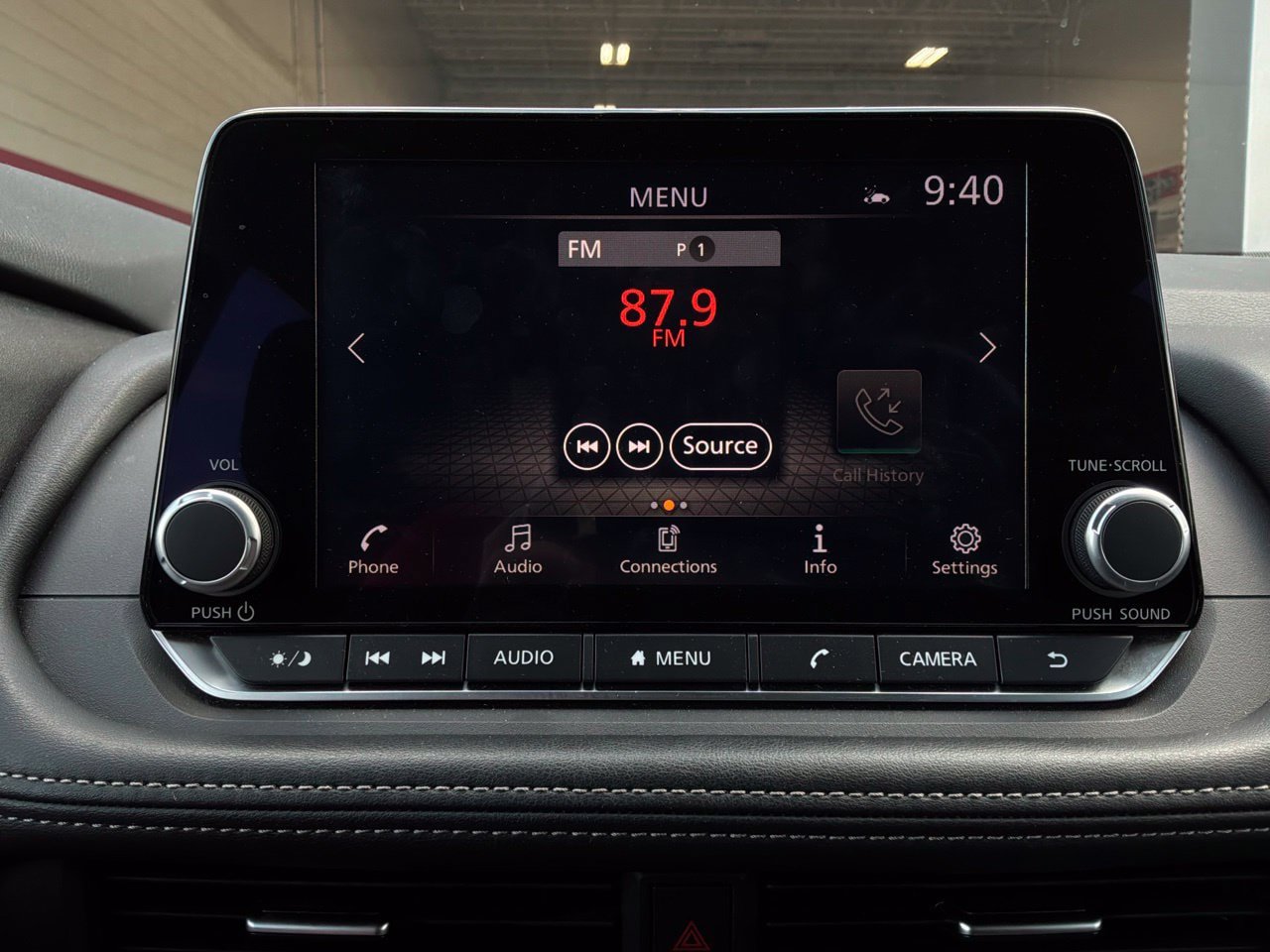 Used 2025 Nissan Rogue SV FWD image 32