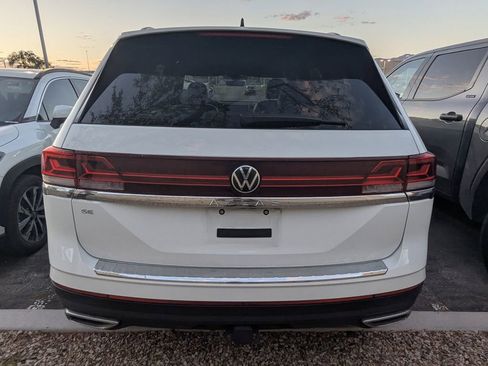 Used 2024 Volkswagen Atlas SE w/ Panoramic Sunroof Package FWD image 5