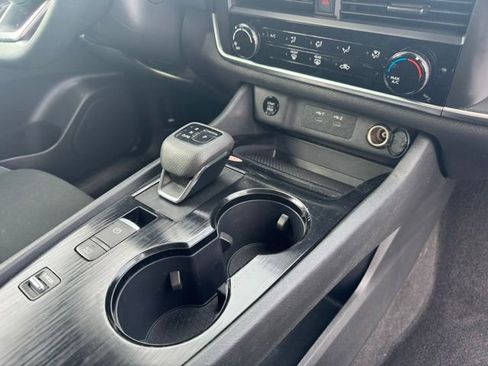 Used 2024 Nissan Rogue S image 15