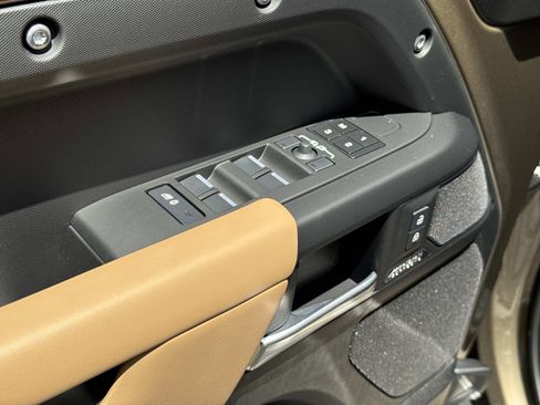 New 2026 Land Rover Defender 110 X-Dynamic SE AWD/4WD image 19
