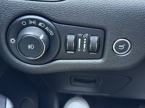 Used 2019 Jeep Cherokee High Altitude AWD/4WD image 11