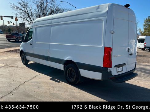 Used 2019 Mercedes-Benz Sprinter 170 Cargo image 3