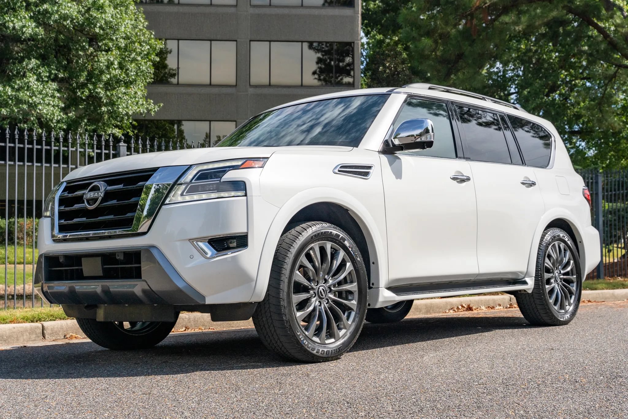 Used 2024 Nissan Armada Platinum w/ Captain's Chairs Package AWD/4WD image 1