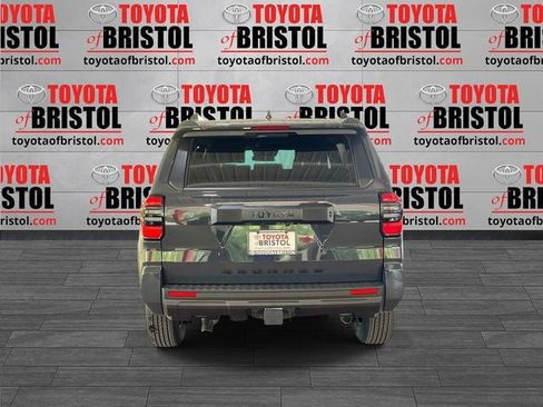 New 2026 Toyota 4Runner SR5 AWD/4WD image 4